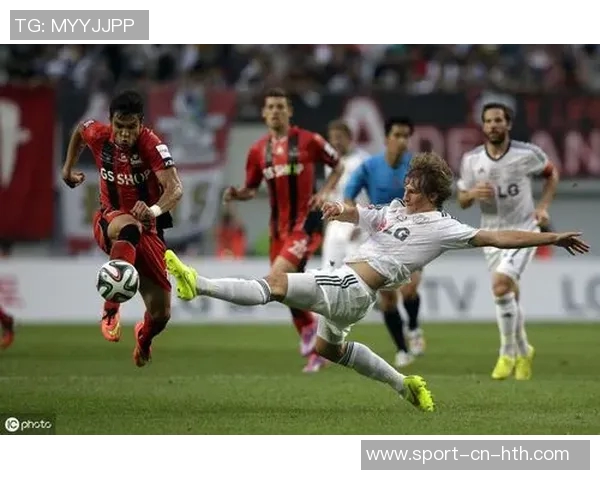 足球赛场上的不失球之道如何打造坚不可摧的防线与战术体系